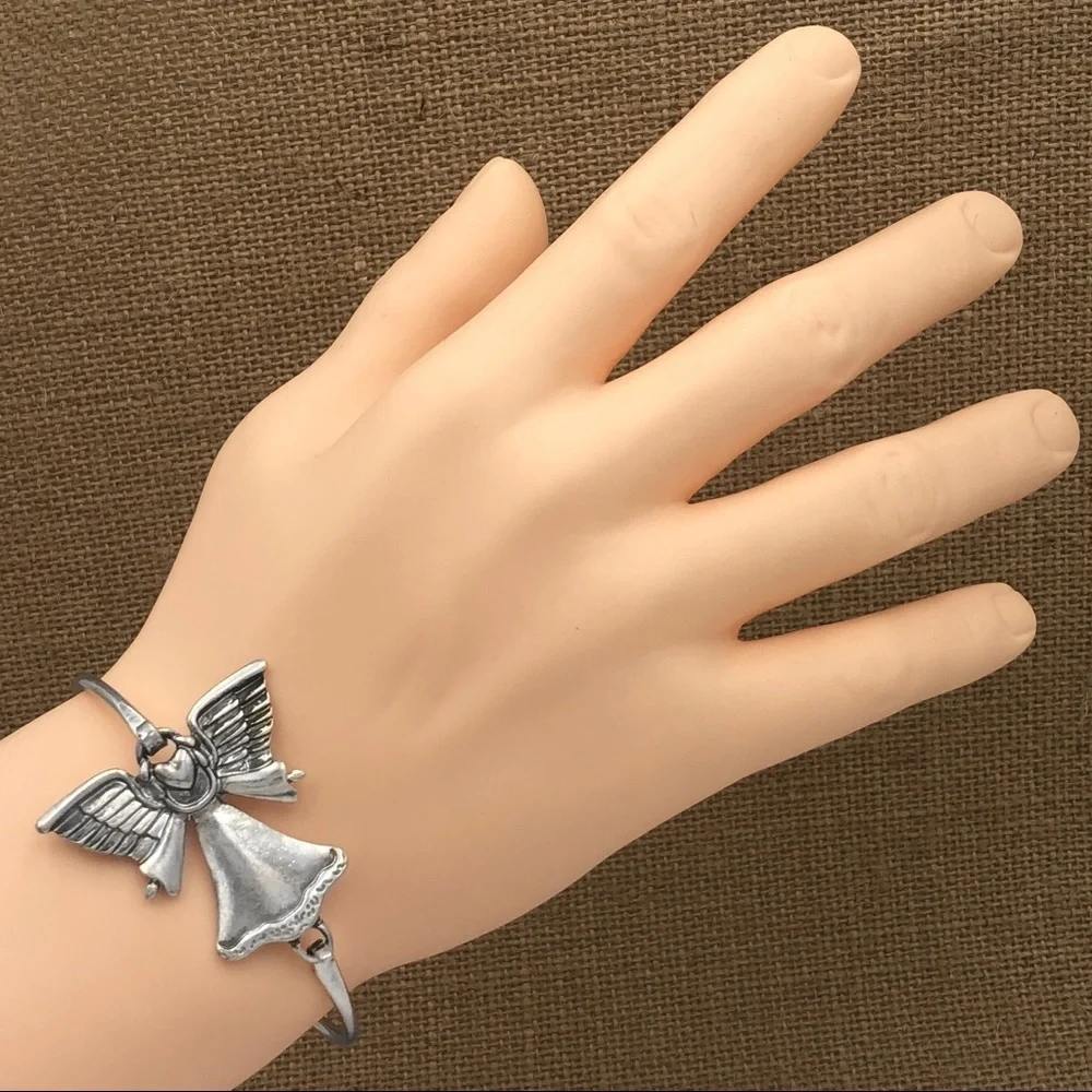 🌼 Angel Silver Bangle Bracelet
